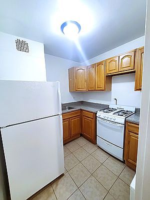 4th image of 150 Hawthorne St #4Z