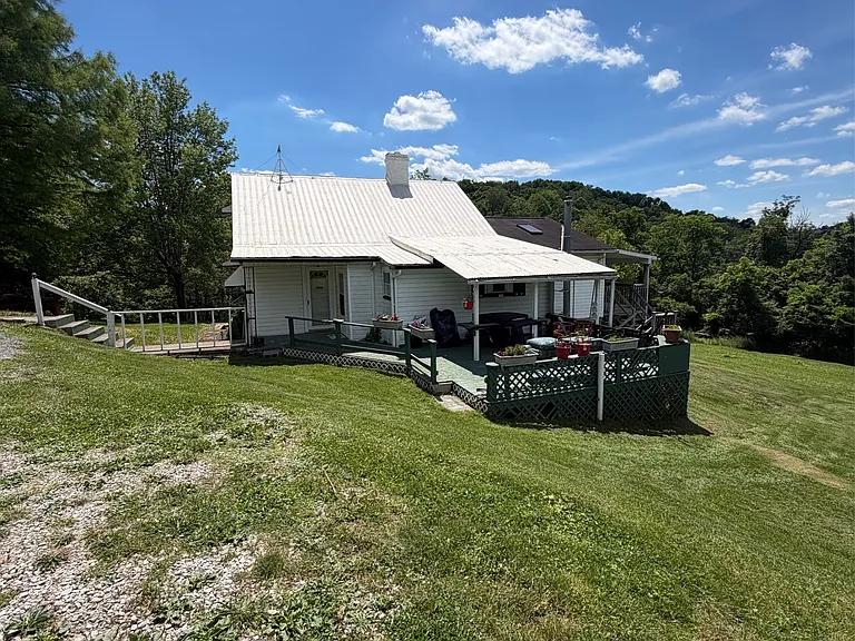 223 Vinegar Hill Rd — Photo 1