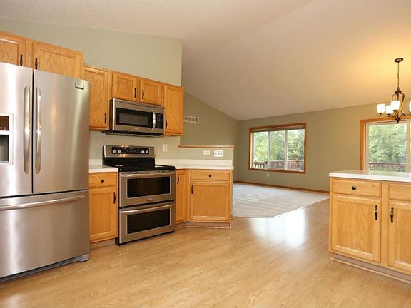 3rd image of 1356 Woodlawn Cir