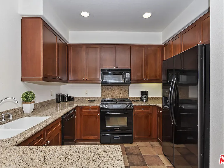 48613 Classic Dr — Photo 8