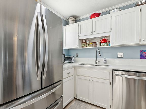 5th image of 925 Tarpon Ave APT 21