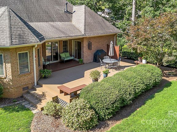 2nd image of 101 Cabana Dr