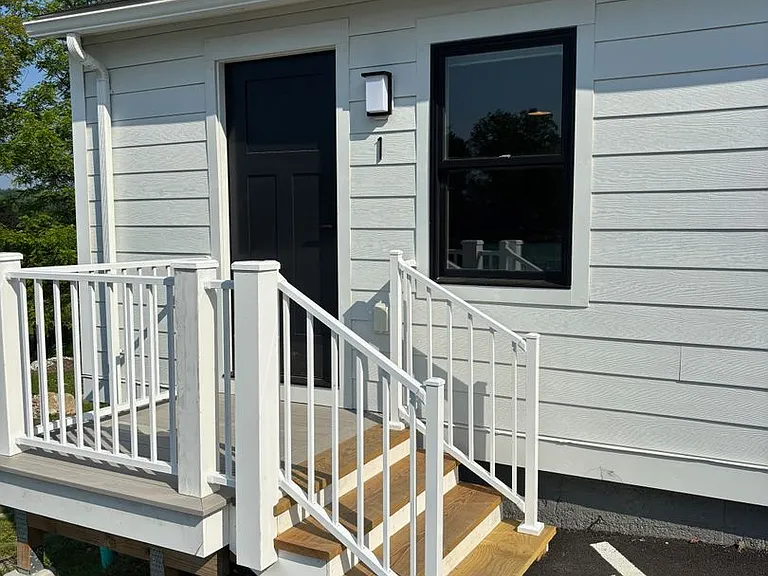 200 Laurel St — Photo 2