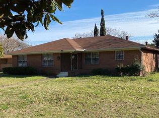 660 Bizerte Ave, Dallas, TX 75224