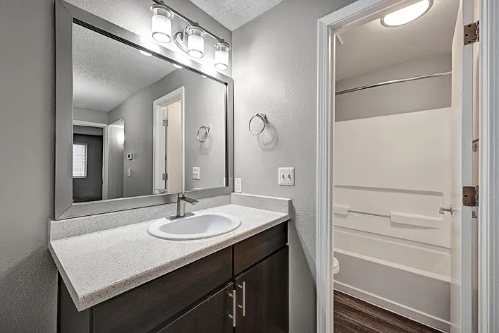 Summit Riverside Apartments — Photo 7