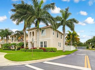 8208 Calterra Dr, Palm Beach Gardens, FL 33418