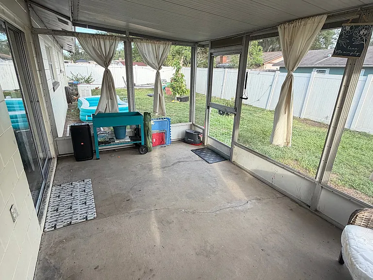 819 Pebblewood Dr — Photo 4