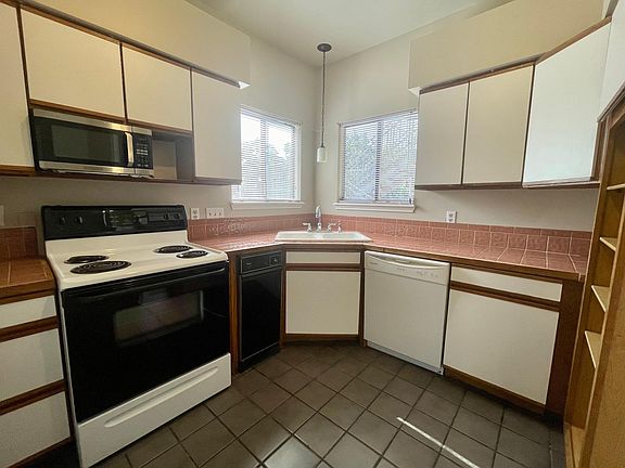 5th image of 310 Pat Garrison St APT B8