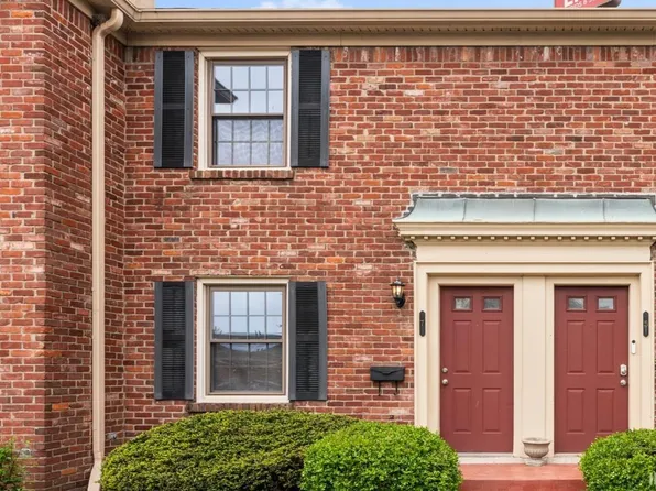 7 Hampton Dr, Evansville, IN 47715