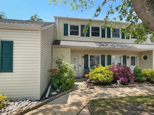 27 Caribbean Ct, Barnegat, NJ 08005