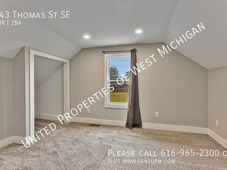 743 Thomas St SE — Photo 10