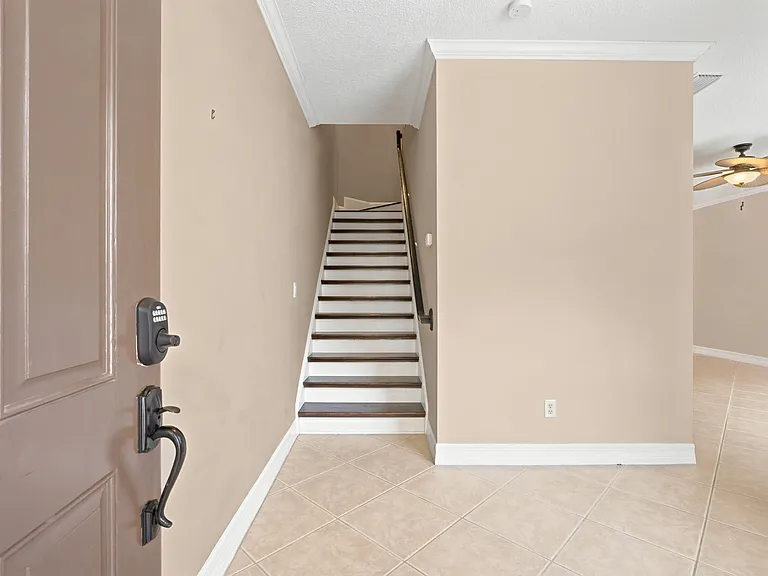 117 Hedgewood Dr — Photo 4
