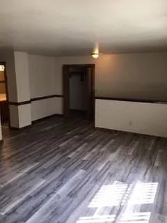 Huge family room with walkin closet