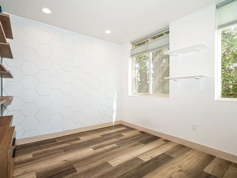 5616C California Ave SW — Photo 20