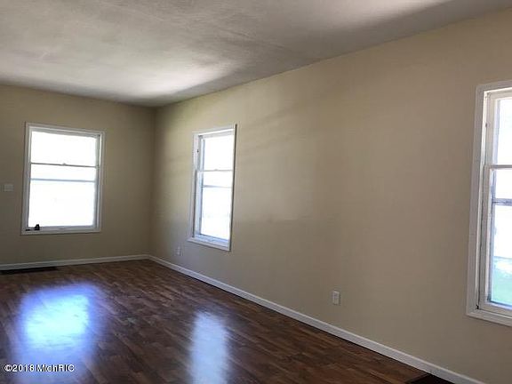 5th image of 939 W Forest Ave