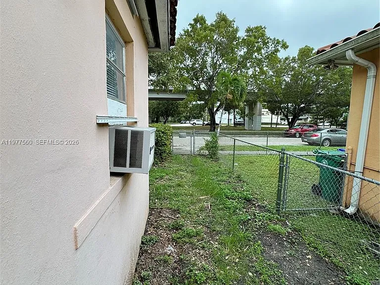 2652 SW 23rd Ave #BACK — Photo 6