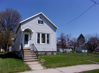 604 13th Ave, Menominee, MI 49858