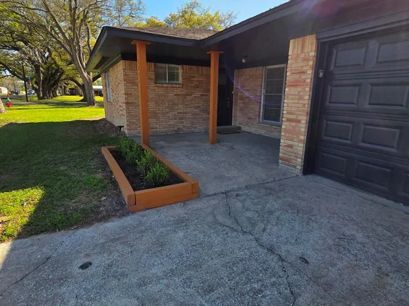 2834 Pansy St, Pasadena, TX 77503