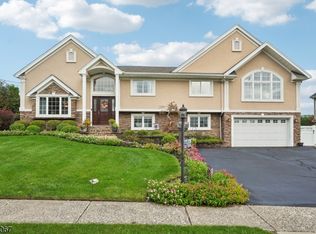 22 Allen Dr, Wayne, NJ 07470