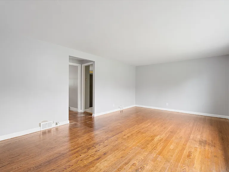102 Oakridge Dr — Photo 9