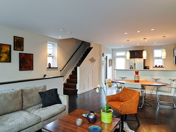 3rd image of 7211 N Oakley Ave #7211
