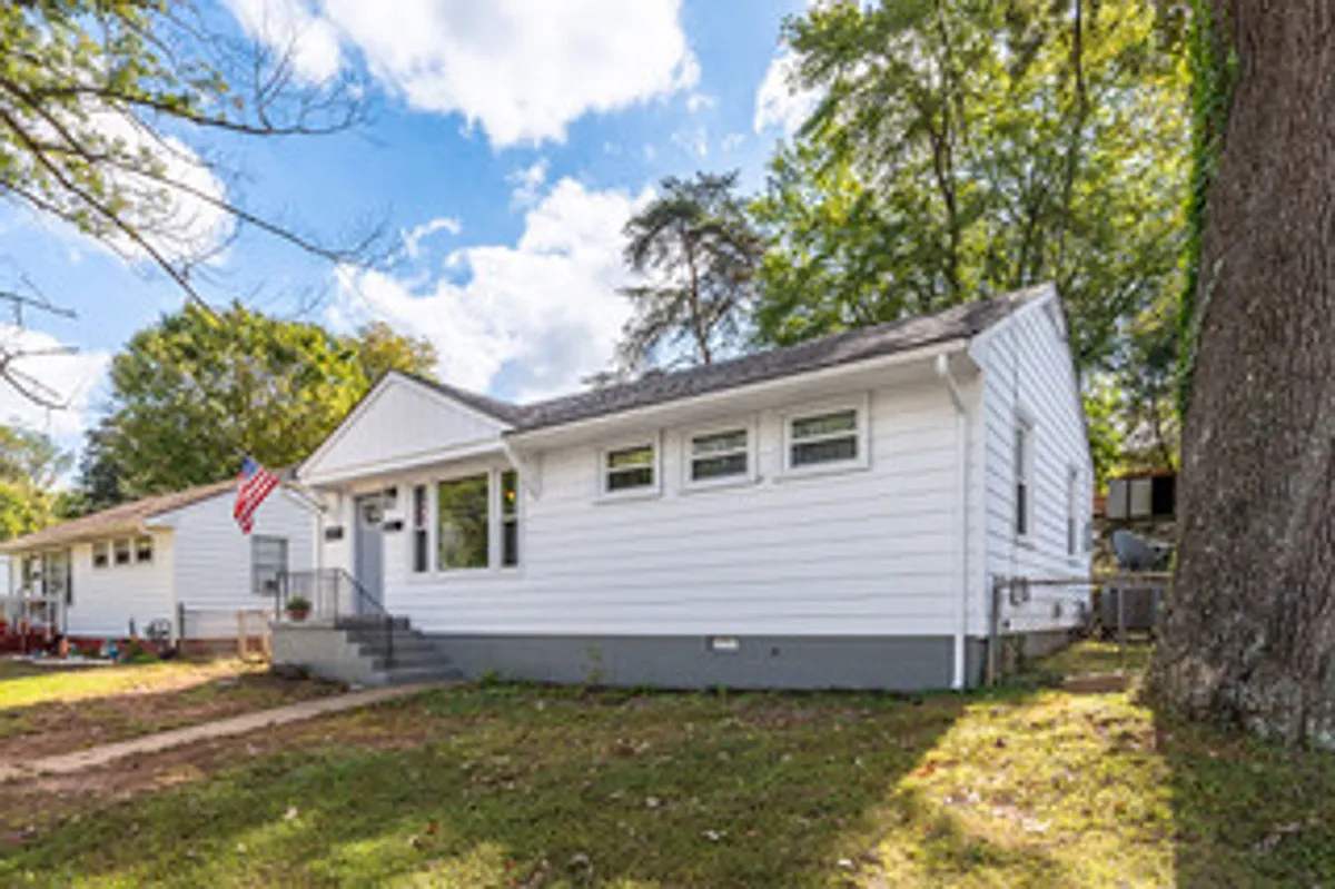 Building Photo - 4612 Greenwood Dr