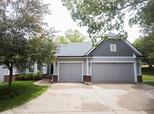 10420 Oakwood Dr, Urbandale, IA 50322