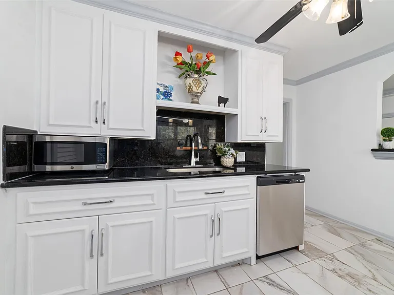1604 W Alabama St — Photo 10