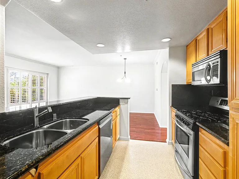 5200 Premiere Hills Cir #123 — Photo 8