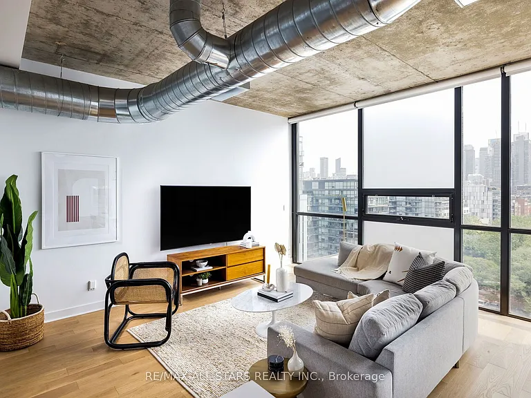 60 Bathurst St #Penthouse 1011 — Photo 3