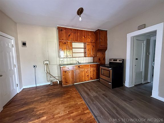 3rd image of 810 N K St