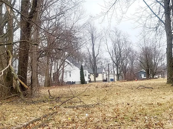 Randall St, Lorain, OH 44052