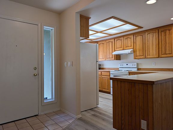 3rd image of 686 Oakdale Ave