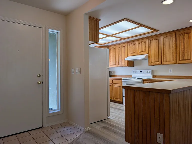 686 Oakdale Ave — Photo 3