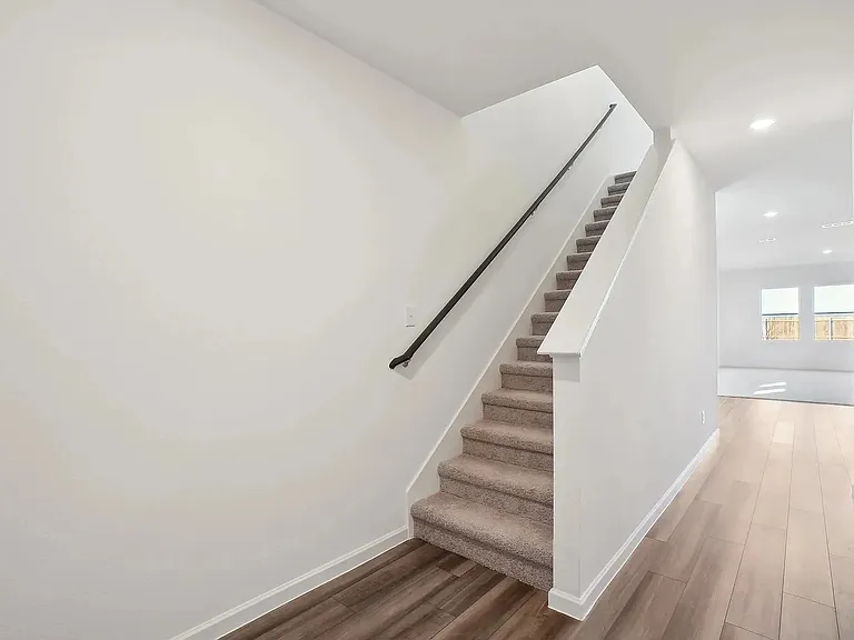 2200 Meadow Park Dr — Photo 5