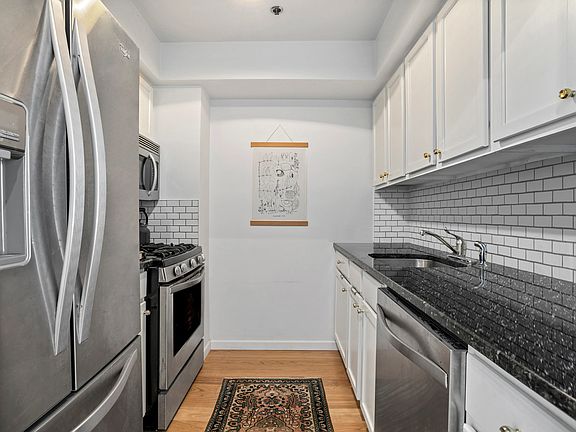 4th image of 156 Sackett St APT 3C