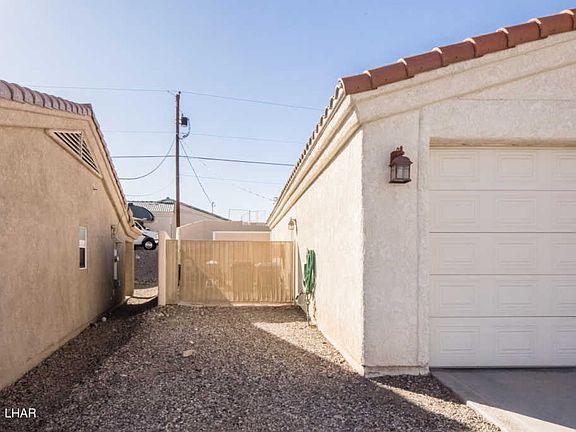 3rd image of 2620 Huntington Dr