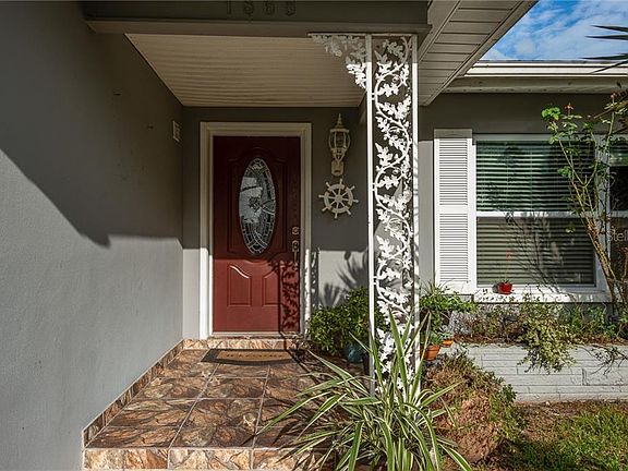 3rd image of 1865 Paradise Ln