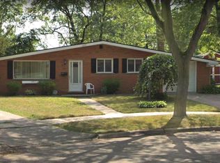 8952 Harvey St, Livonia, MI 48150