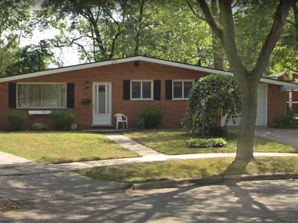 8952 Harvey St, Livonia, MI 48150
