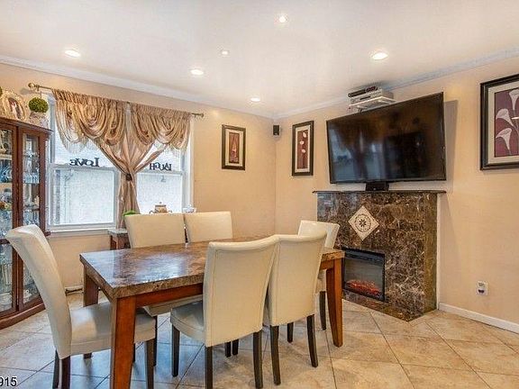 2nd image of 22 Essex St #1