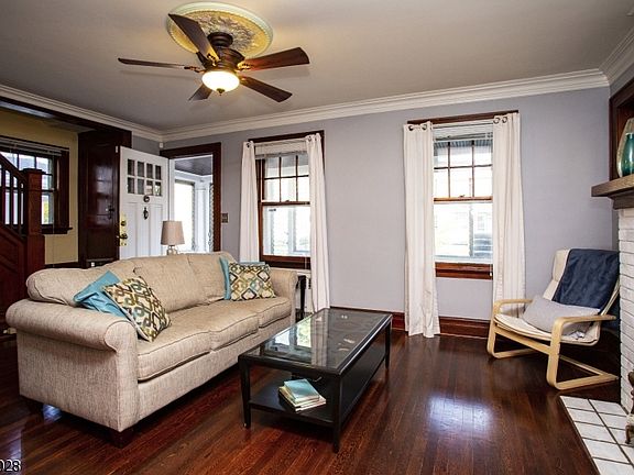 5th image of 225 Ellery Ave