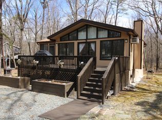 803 Buckhorn Ct, Hawley, PA 18428