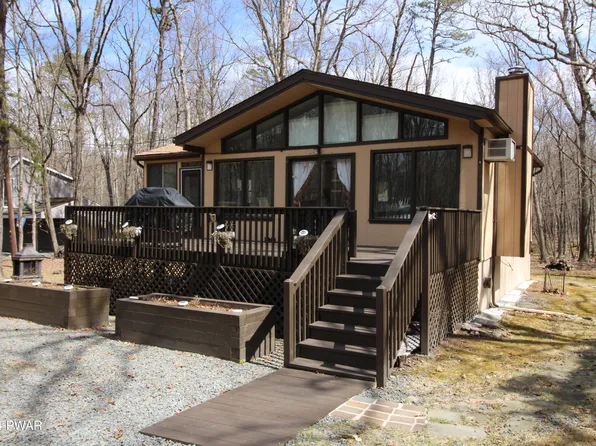 803 Buckhorn Ct, Hawley, PA 18428