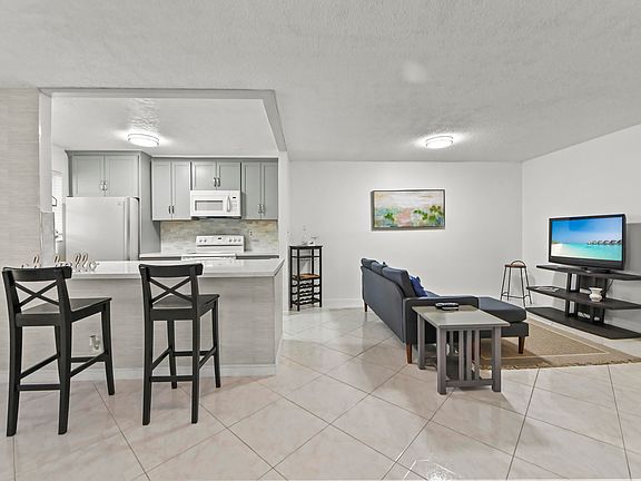 3rd image of 120 HIGH POINT Boulevard #C
