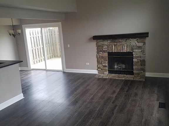 2nd image of 1384 N Knollwood Dr