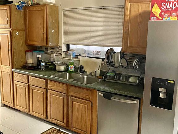 4th image of 3947 Circle Lake Dr