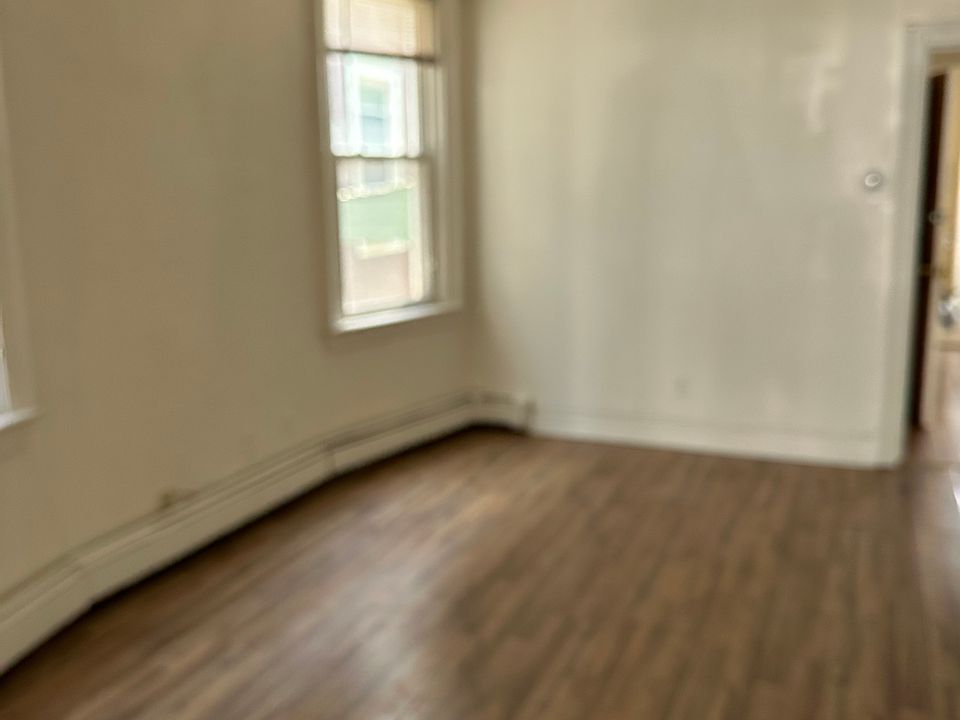 Large Dining/Bedroom/Office/Gaming Room with windows