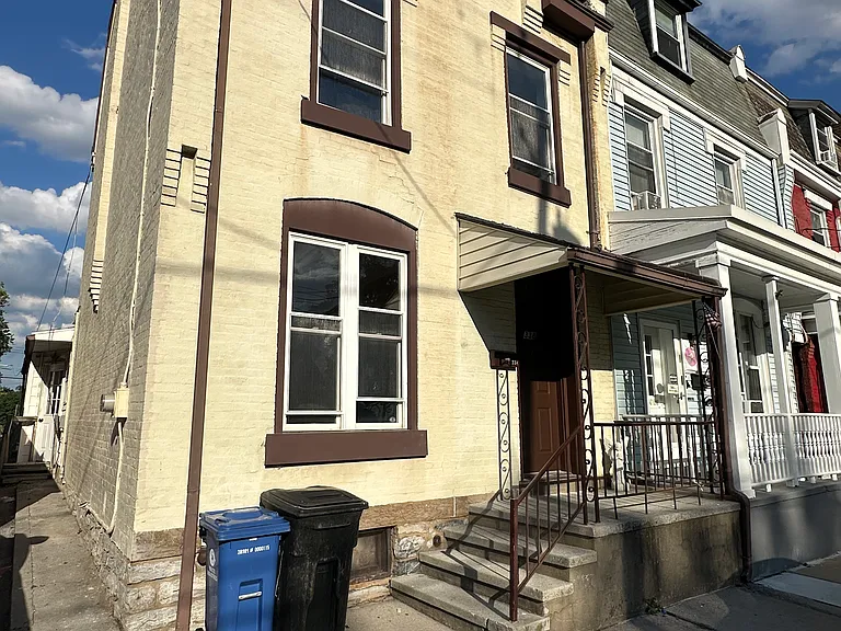 338 S 6th St — Photo 18