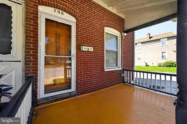 4 bed, 1188 sqft, $2,000 — Photo 3
